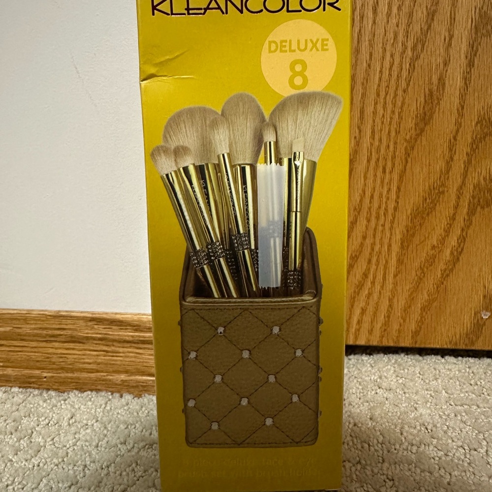 Kleancolor Deluxe 8-Piece Brush Set with Gold Holder